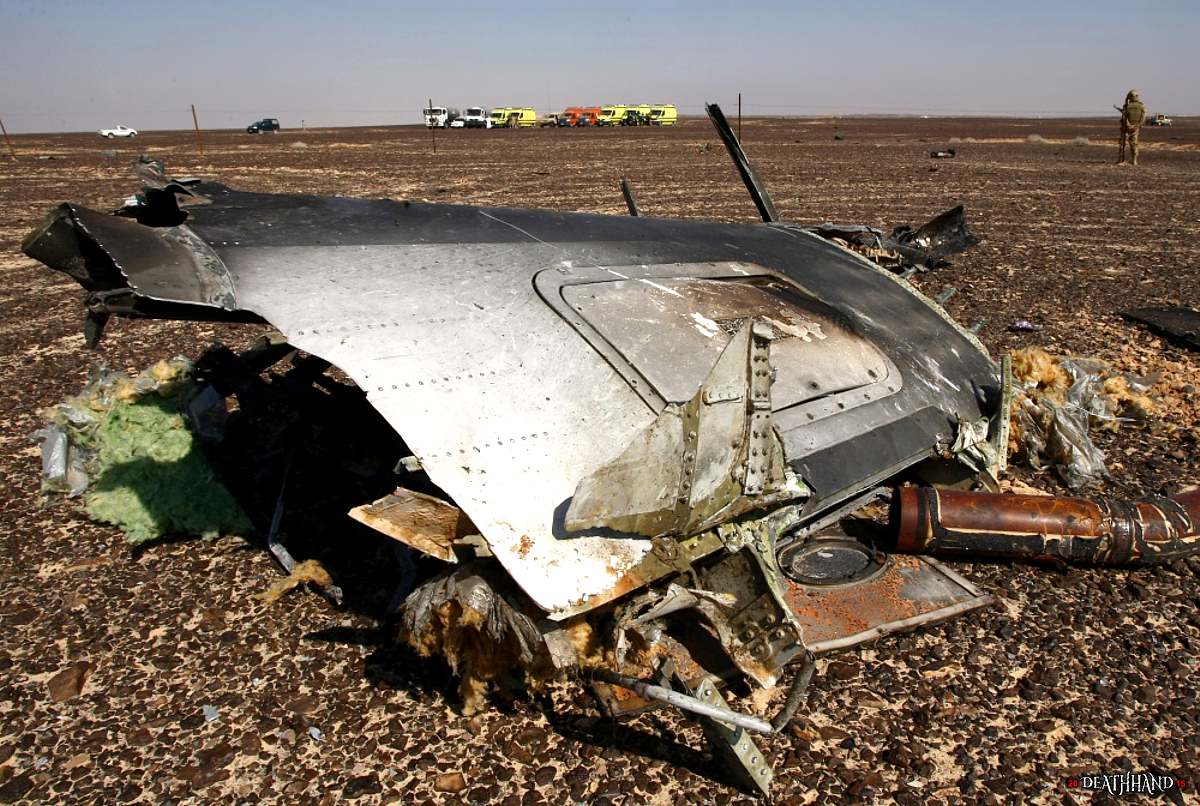 russian-passenger-jet-breaks-up-crashes-in-desert-30-Sinai-EG-oct-31-15.jpg