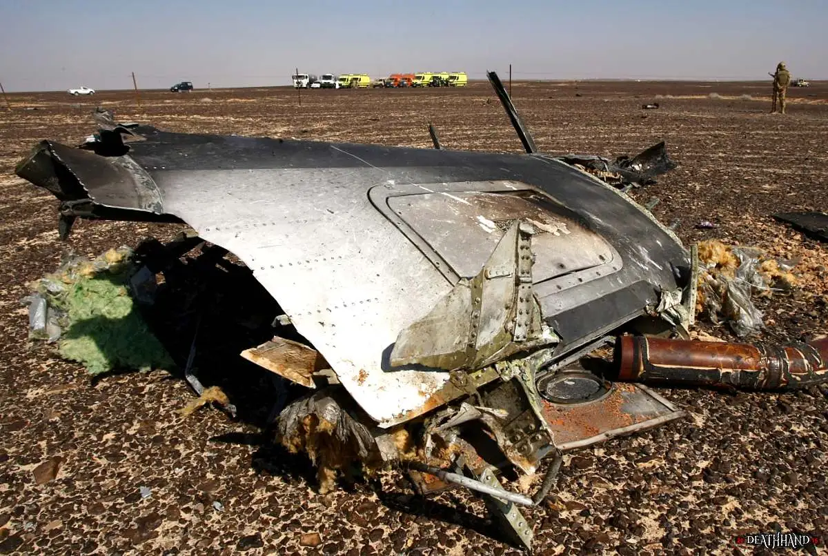russian-passenger-jet-breaks-up-crashes-in-desert-30-Sinai-EG-oct-31-15.webp