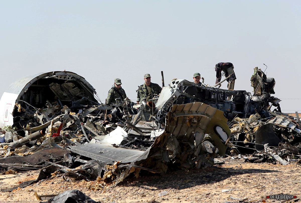 russian-passenger-jet-breaks-up-crashes-in-desert-31-Sinai-EG-oct-31-15.jpg