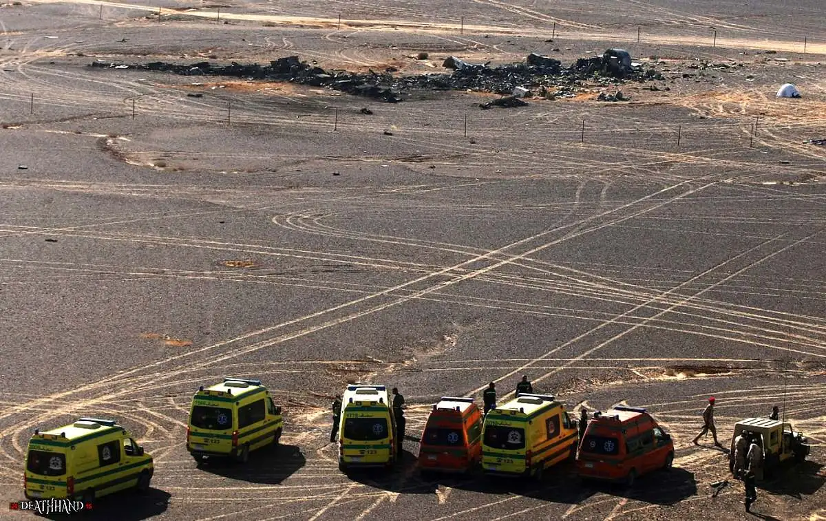 russian-passenger-jet-breaks-up-crashes-in-desert-4-Sinai-EG-oct-31-15.webp