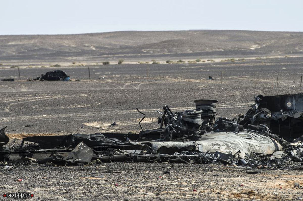 russian-passenger-jet-breaks-up-crashes-in-desert-5-Sinai-EG-oct-31-15.jpg
