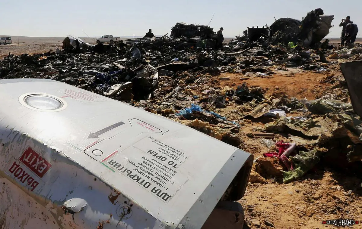 russian-passenger-jet-breaks-up-crashes-in-desert-9-Sinai-EG-oct-31-15.webp