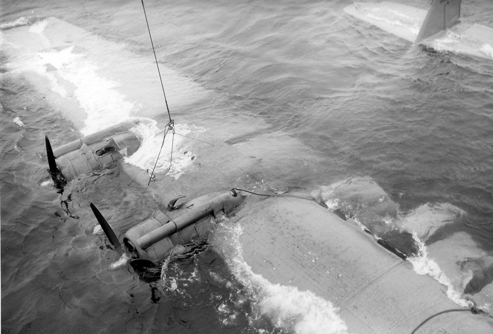 Salvage_of_PBY_at_Attu_1943.jpg
