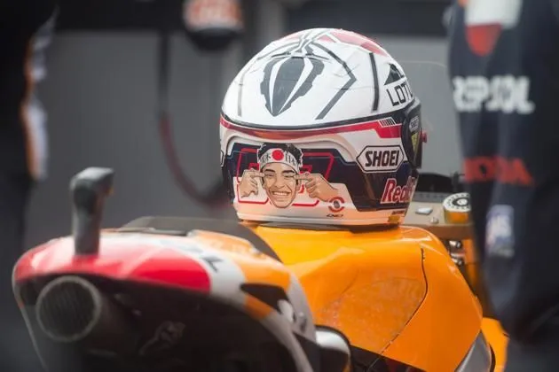 shoei-marc-marquez-motegi-2013-helmet.webp