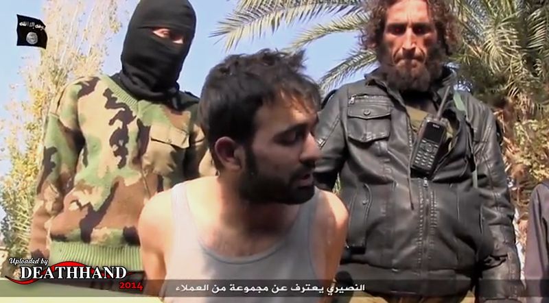 soldier-beheaded-strapped-to-fence-kids-put-head-on-his-shoulders-2-Deir-Ezzor-SY-dec-14-14.jpg
