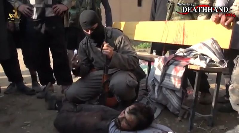 soldier-beheaded-strapped-to-fence-kids-put-head-on-his-shoulders-4-Deir-Ezzor-SY-dec-14-14.jpg