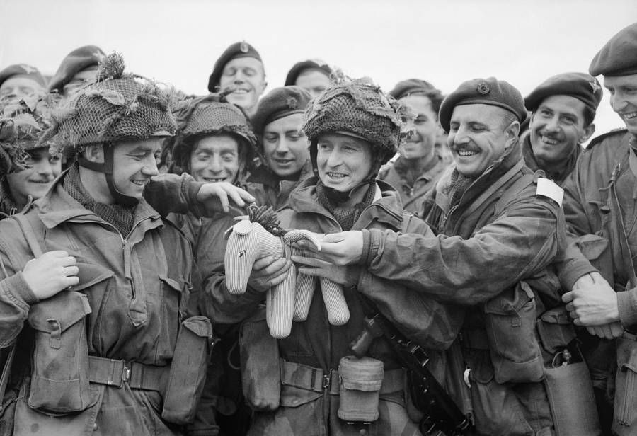 soldiers-on-june-6-1944.jpg