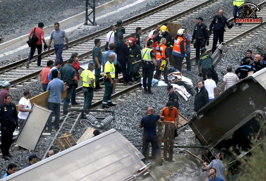 spain-train-derailment1-Santiago-de-Compostela-ES-jul25-13.jpg