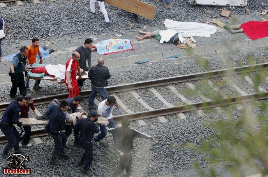 spain-train-derailment11-Santiago-de-Compostela-ES-jul25-13.jpg