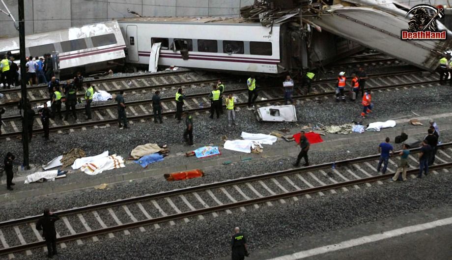 spain-train-derailment12-Santiago-de-Compostela-ES-jul25-13.jpg