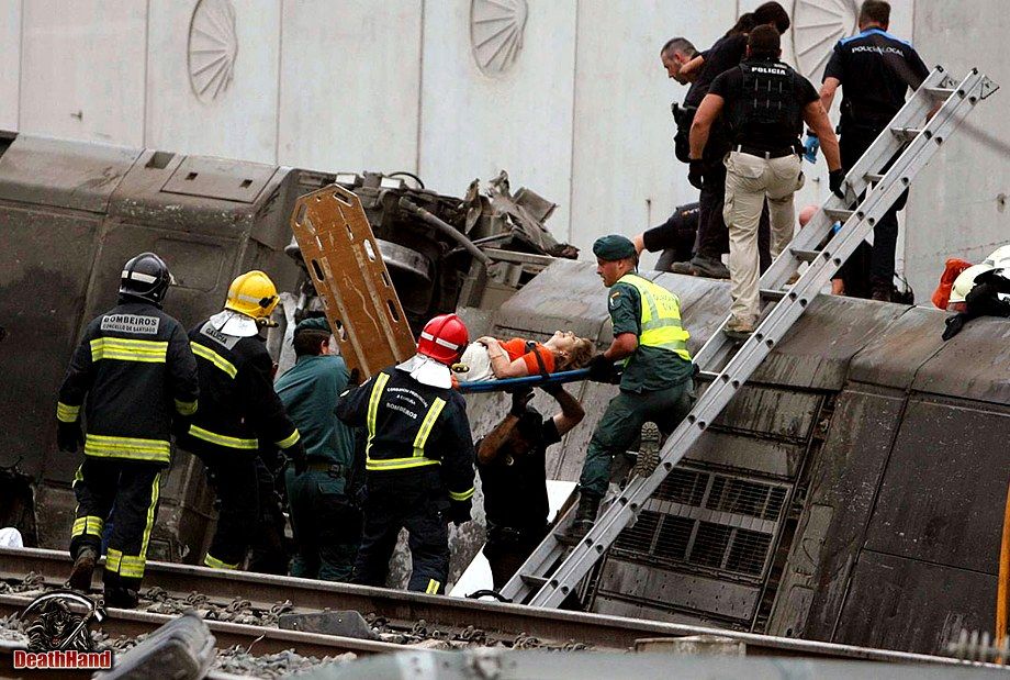 spain-train-derailment13-Santiago-de-Compostela-ES-jul25-13.jpg