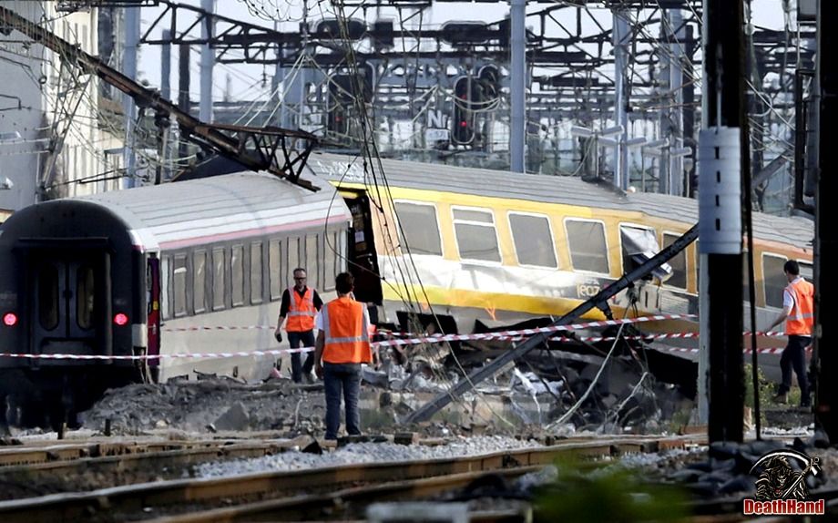 spain-train-derailment4-Santiago-de-Compostela-ES-jul25-13.jpg