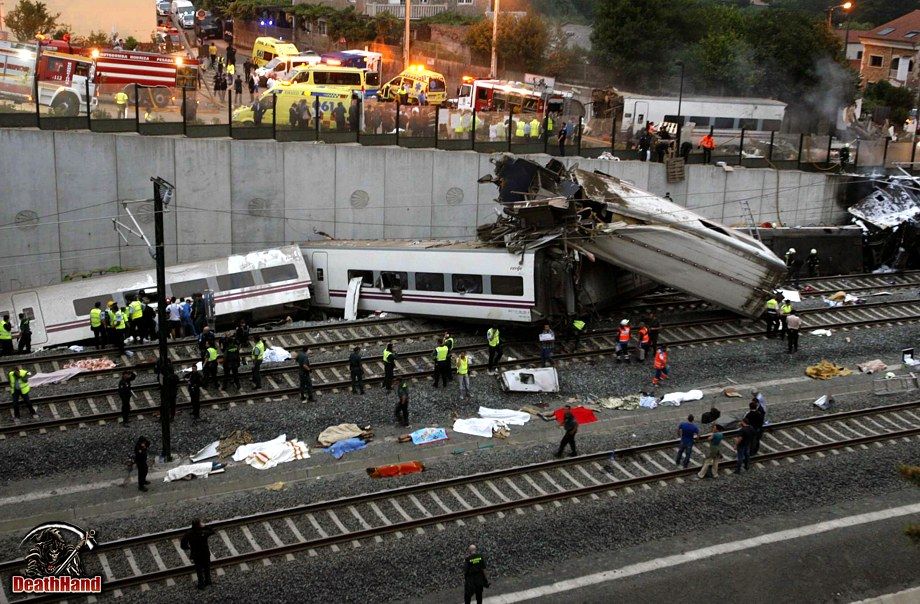spain-train-derailment6-Santiago-de-Compostela-ES-jul25-13.jpg