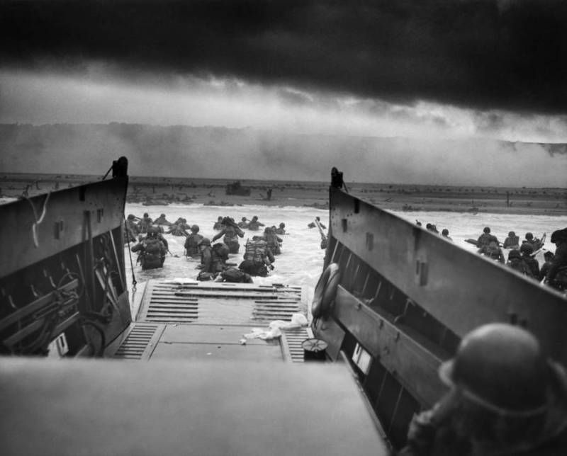 storming-the-beaches-of-normandy.jpg