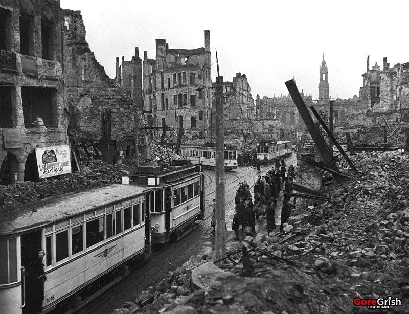 street-cars-operating-Dresden-Germany-1946.jpg