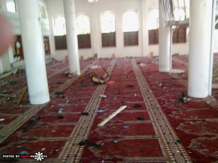 suicide-bomber-blows-self-up-at-mosque-entrance-2-Sanaa-YE-mar-20-15.jpg