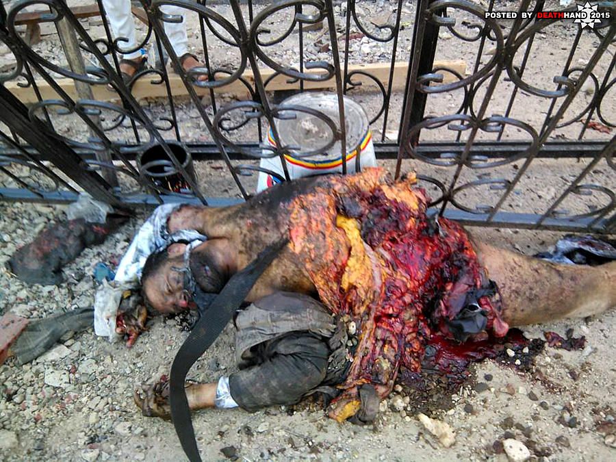 suicide-bomber-blows-self-up-at-mosque-entrance-3-Sanaa-YE-mar-20-15.jpg