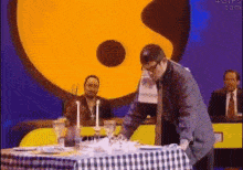 table-cloth-pull.gif
