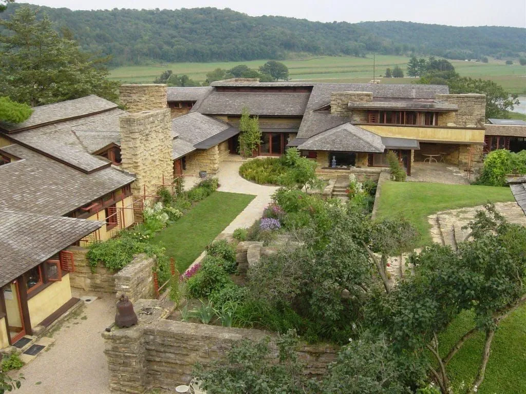 taliesin-hillside-1024x768.jpg