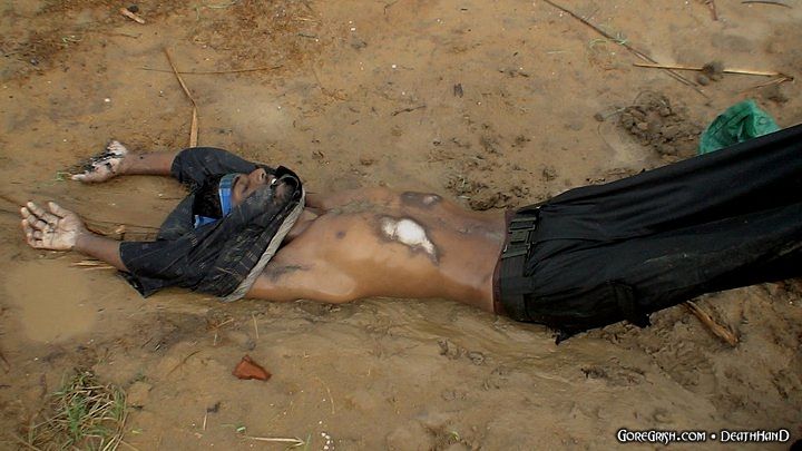 tamil-fighters-killed-by-srilankan-troops25-Korattanam-India-2009.jpg