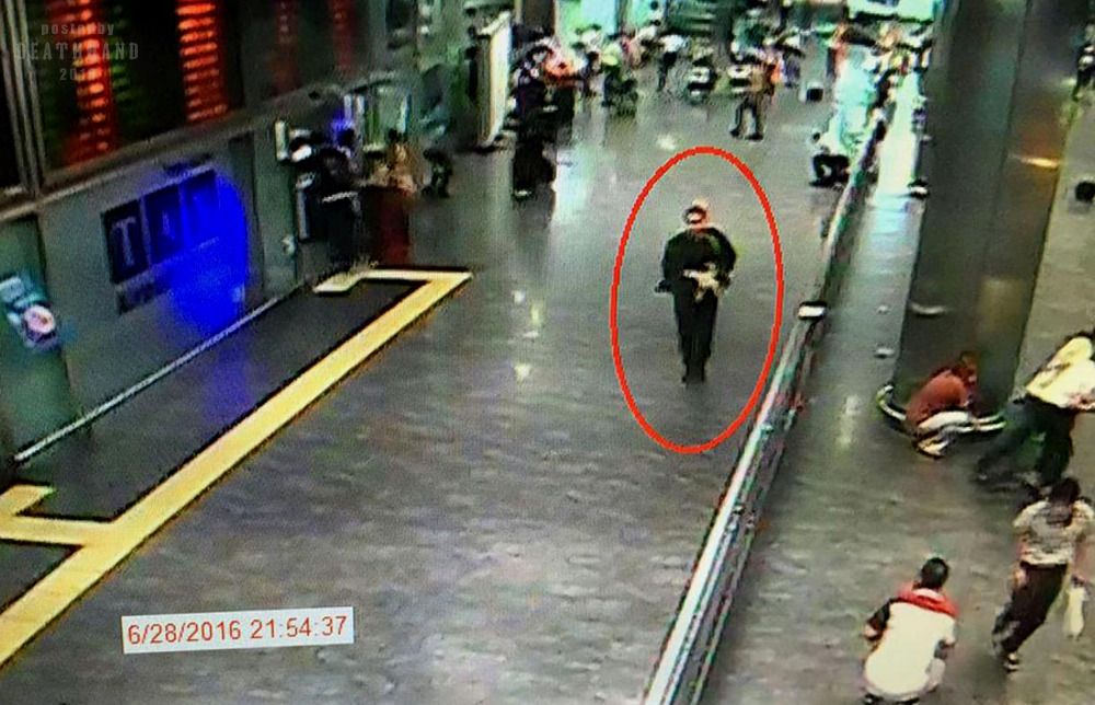 three-isis-suicide-bombers-attack-ataturk-airport-15-Istanbul-TU-jun-28-16.jpg