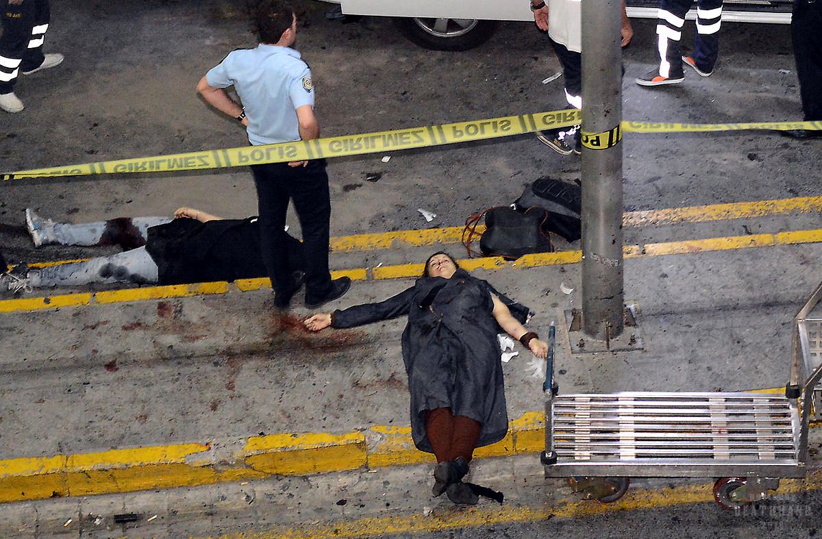 three-isis-suicide-bombers-attack-ataturk-airport-18-Istanbul-TU-jun-28-16.jpg