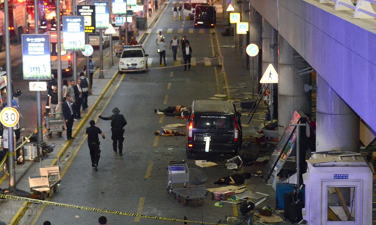 three-isis-suicide-bombers-attack-ataturk-airport-23-Istanbul-TU-jun-28-16.jpg