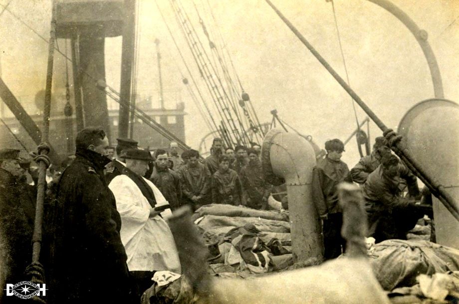 titanic-burial-at-sea-photo1-sept2013.jpg