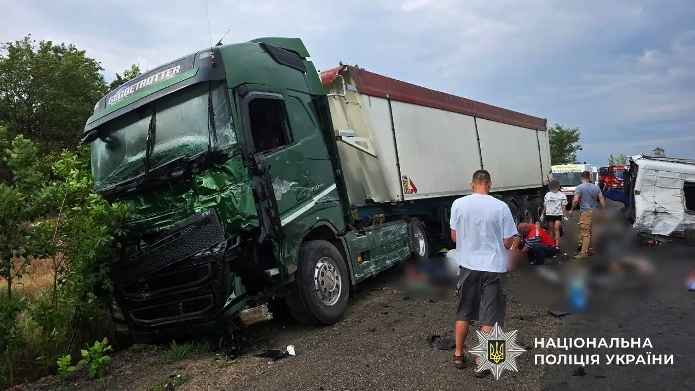 Traffic accident on the Odessa-Nikolaev highway, minibus and truck collided 3, 12 dead 1, nea...webp