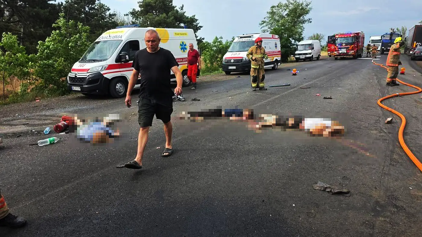 Traffic accident on the Odessa-Nikolaev highway, minibus and truck collided 5, 12 dead, near ...webp