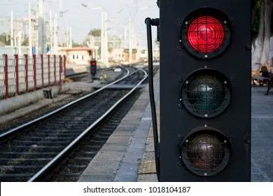 traffic-light-shows-red-signal-260nw-1018104187.webp