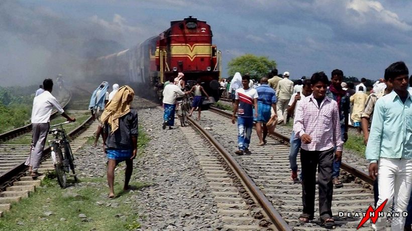 train-kills-hindu-pilgrims1-New-Delhi-IN-aug19-13.jpg