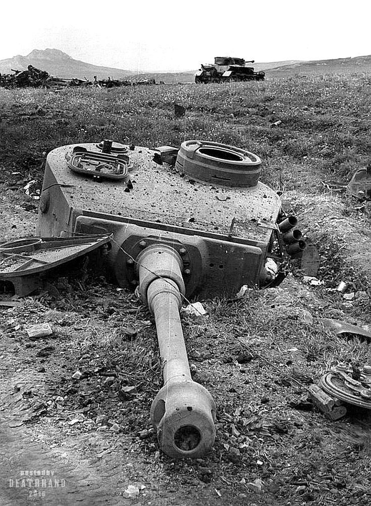 Turret of a decapitated German Tiger tank.jpg