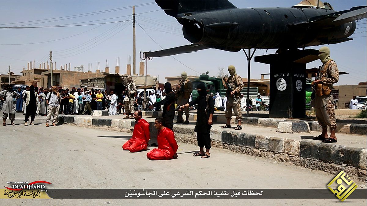 two-accused-spies-executed-then-hung-on-crosses-by-isis-5-Iraq-jun-28-15.jpg