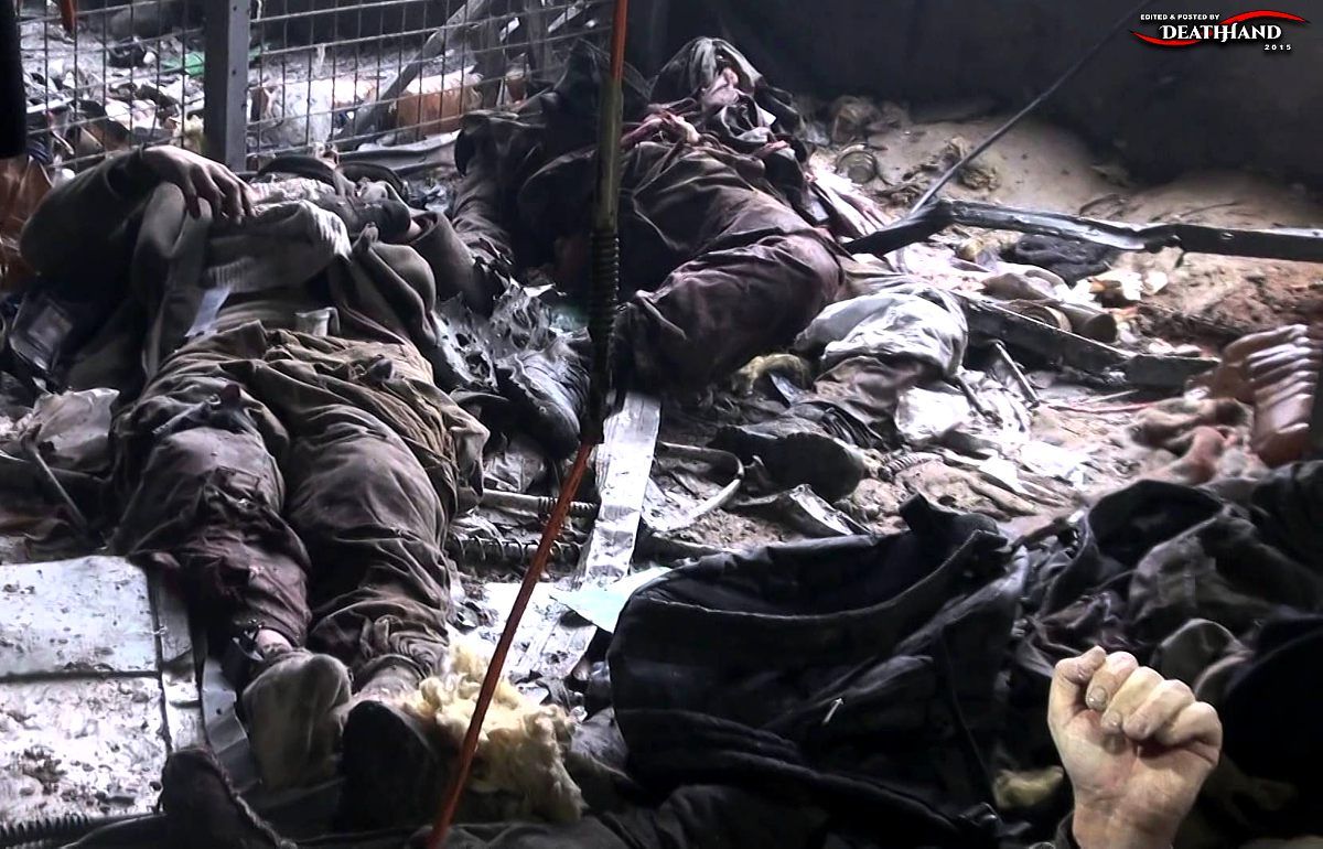 ukraine-pows-made-to-search-for-and-remove-bodies-from-aiport-8-Donetsk-UA-feb-25-15.jpg