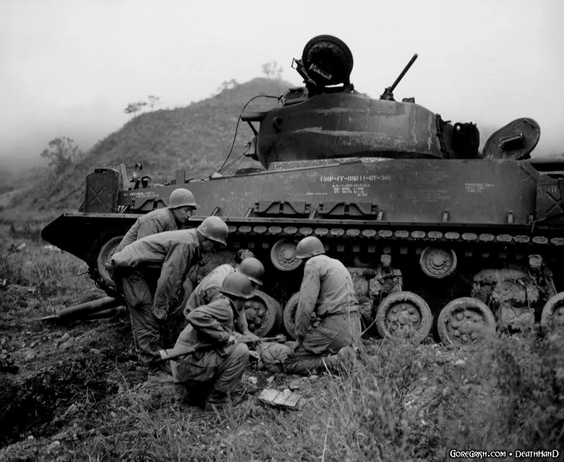 us-demo-team-to-blow-burned-out-tank-Korea-oct14-51.jpg