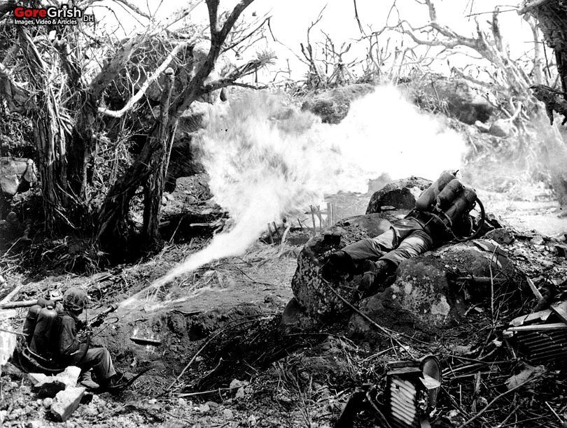 us-marine-flame-throwers-Iwo-Jima-mar4-1945.jpg