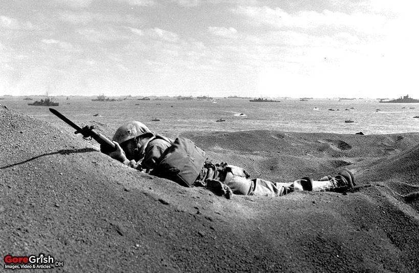 us-marine-killed-by-japanese-sniper-Iwo-Jima-feb19-1945.jpg