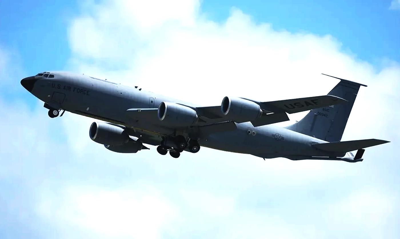 us-military-refueling-plane-crashes-in-iraq-and-rescue-is-v0-688h3fnhmpog1.webp