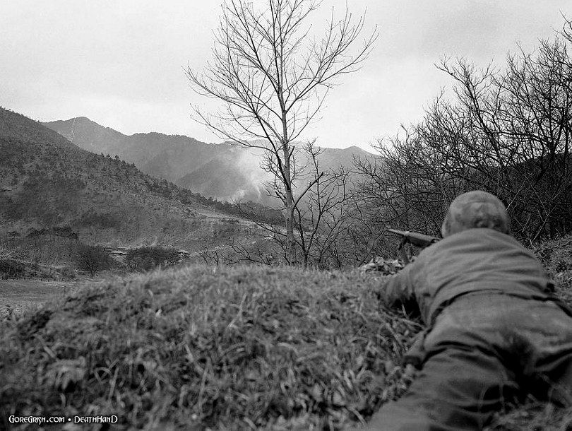 us-soldier-during-fight-communist-guerillas-Korea-jan26-51.jpg