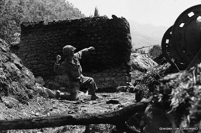 us-soldier-tossing-grenade-Taegu-Korea-aug29-50.jpg