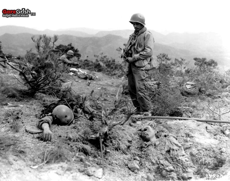 us-soldier-views-dead-n-koreans-hill-268-Waegwan-Korea-sep21-50.jpg