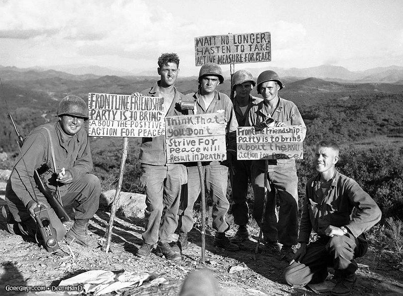 us-soldiers-hold-signs-left-by-chinese-Korea-sep18-51.jpg
