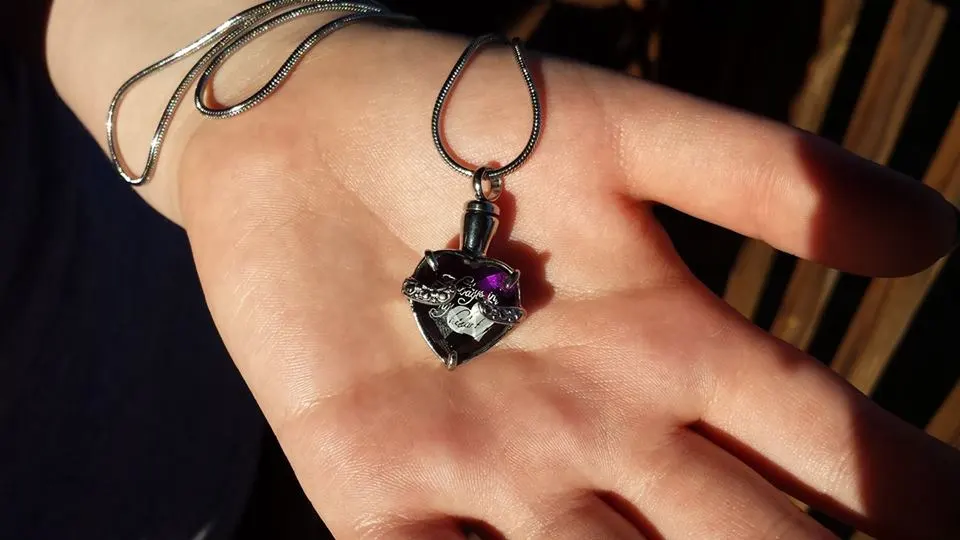 VictoriascremationPENDANTnecklace.webp