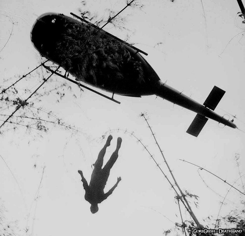 vietnam-kia-us-paratrooper-raised-to-us-helicopter-War-Zone-C-1966.jpg