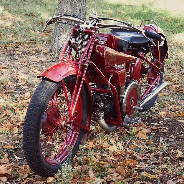 vintage-moto-guzzi-2.webp