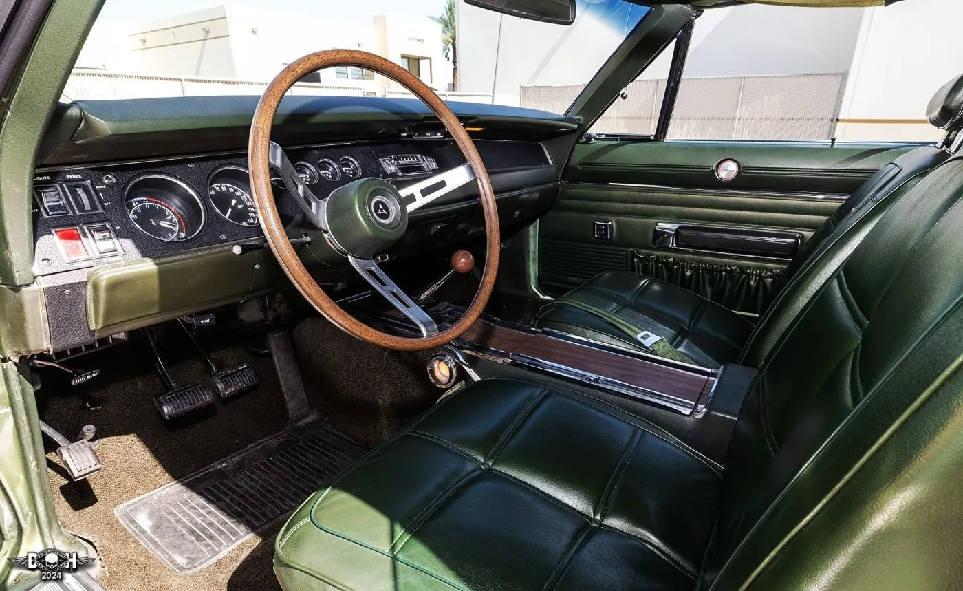 Worlds most highly optioned 1969 Dodge-Hemi-Daytona sells for record price 7 - USA.jpg