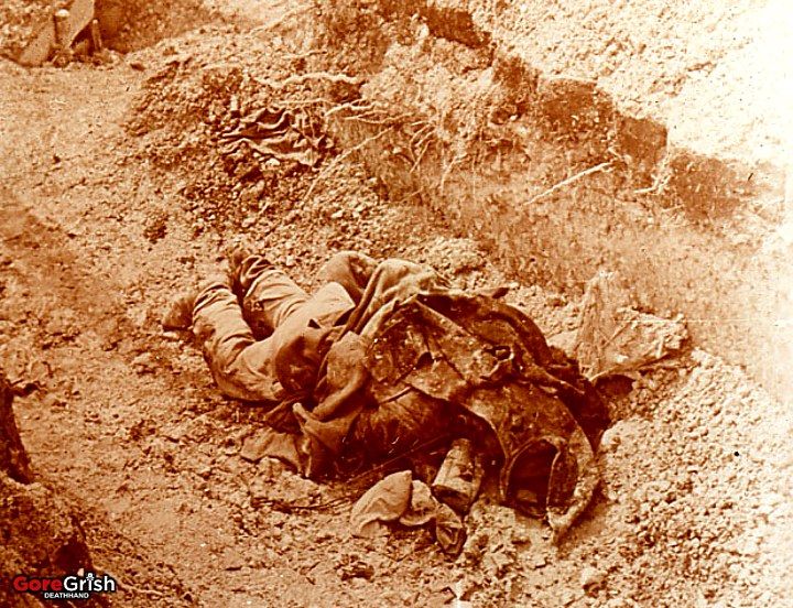 ww1-body-of-dead-soldier-Verdun.jpg