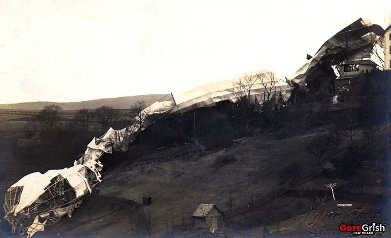 ww1-crashed-german-zeppelin.jpg