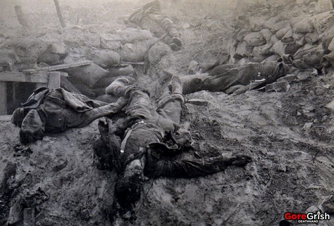 ww1-dead-britsh-1a-Ypres.jpg